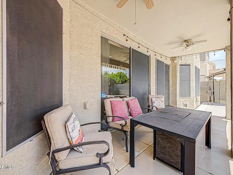 1015 E Irma Ln — Photo 38