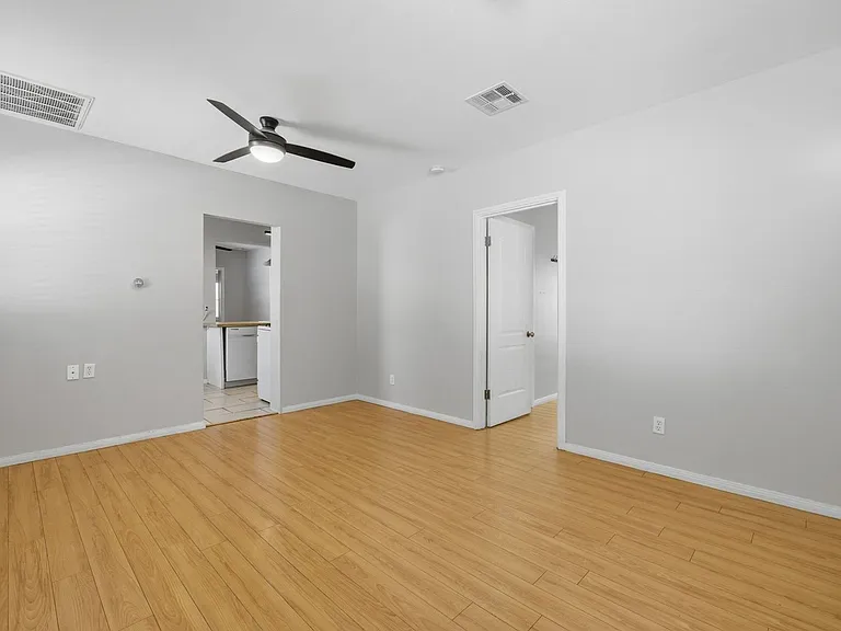 10412 Eldora Ave — Photo 6