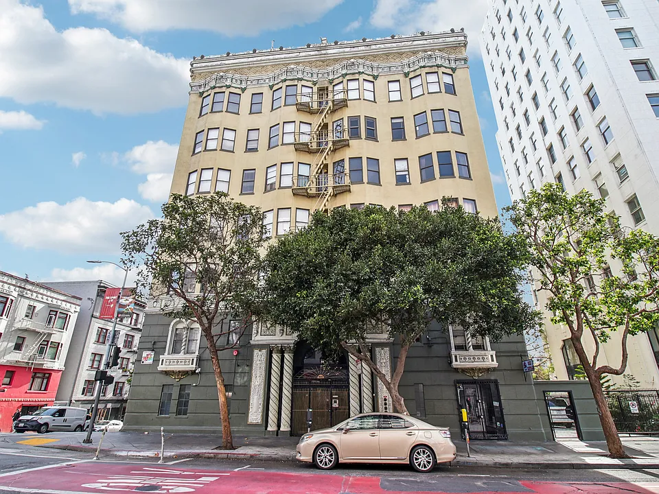 Front exterior view of the apartment building at 601 O'Farrell St, San Francisco, CA 94109, USA