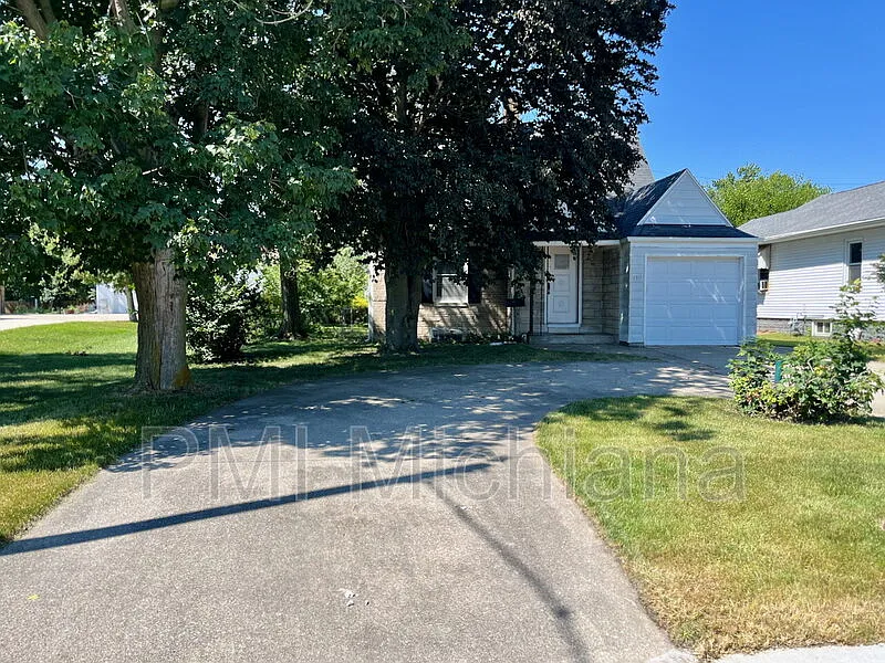 2 bed, 1.5 bath, $1,400 — Photo 2