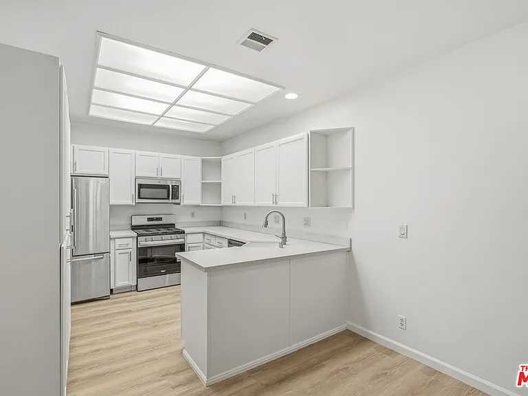 11636 Montana Ave #103 — Photo 27