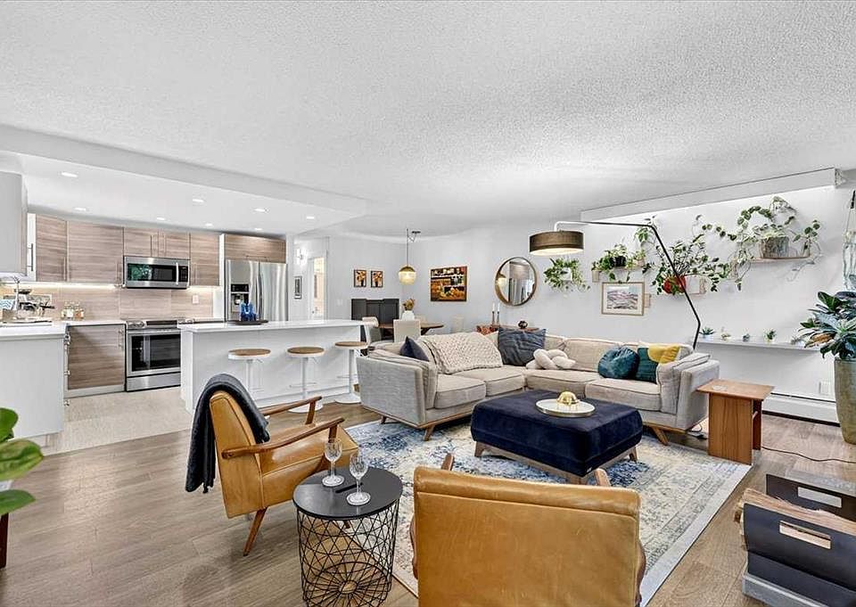 1st image of 626 S 24th Ave SW #201
