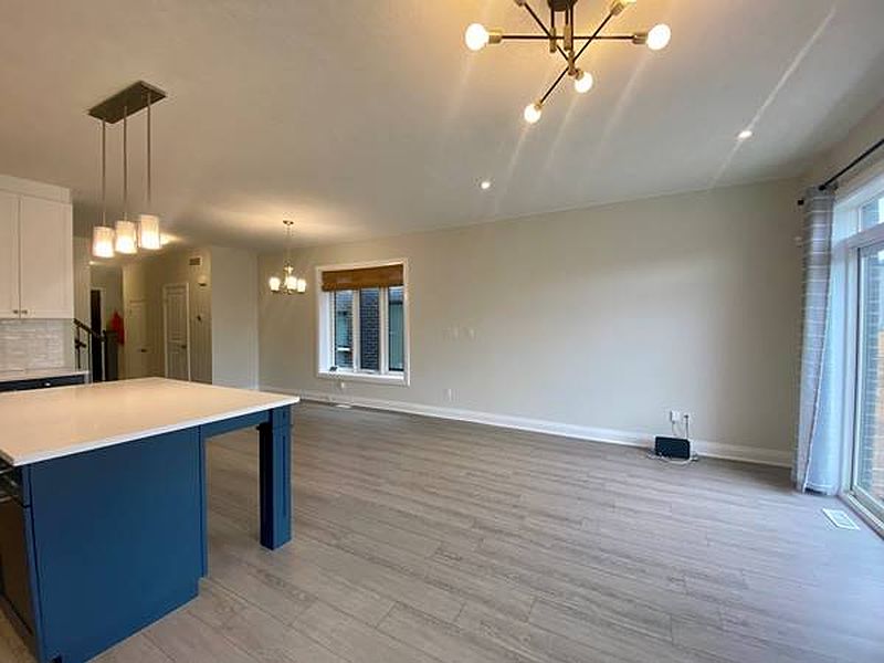 Kitchener House for rent - 3 Bedrooms — photo 4