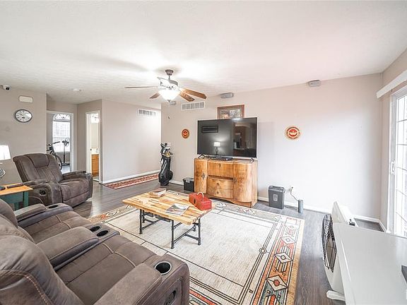 4th image of 21848 Landmark Ln