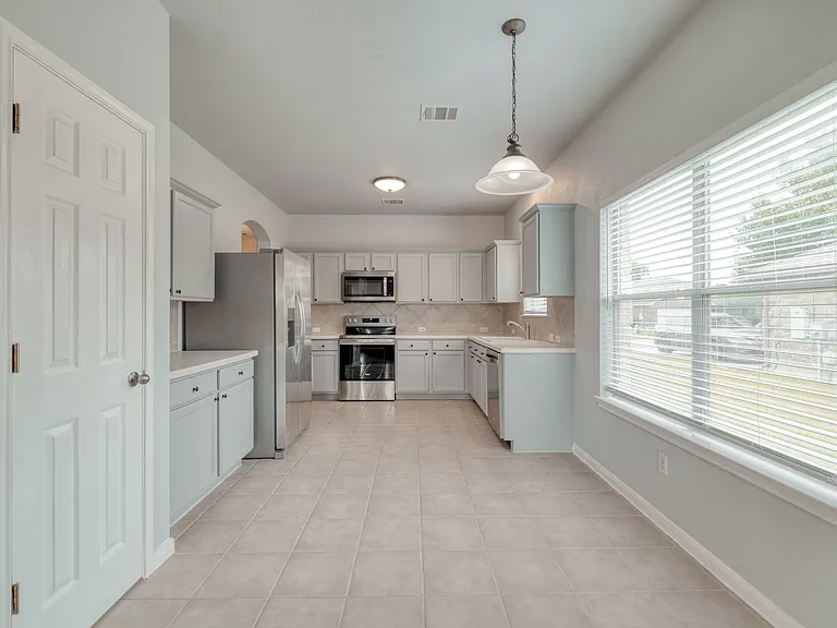 211 Hanstrom Dr — Photo 11