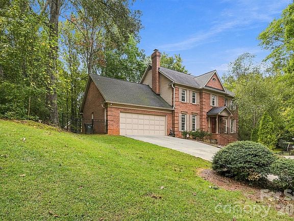 3rd image of 2020 Fairchelsea Way Ln