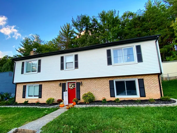 5822 Merriman Rd, Roanoke, VA 24018