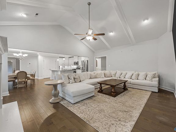 4th image of 225 Dustin Ln NW