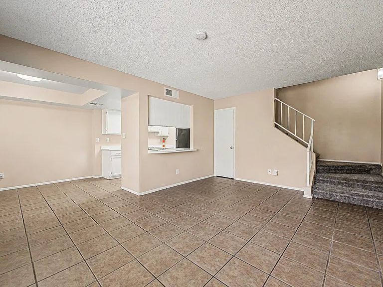 5847 N 48th Dr — Photo 6