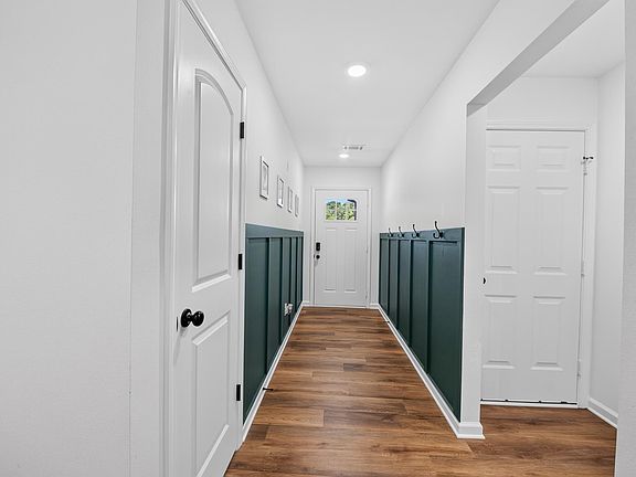 4th image of 11 Edward Dr