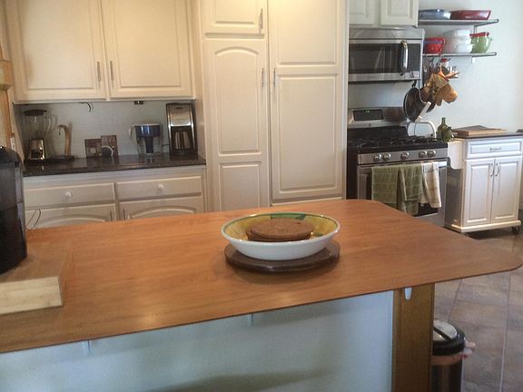 Breakfast bar and pantry 