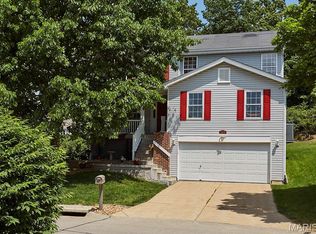 5600 Wickershire Ln, Saint Louis, MO 63129