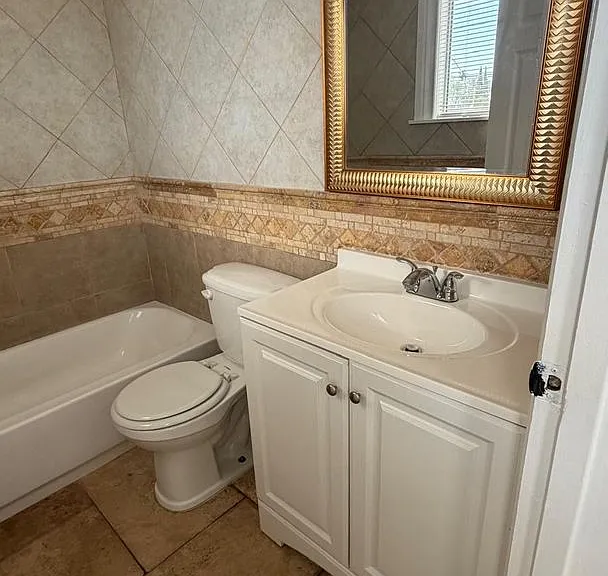7305 Kester Ave — Photo 5