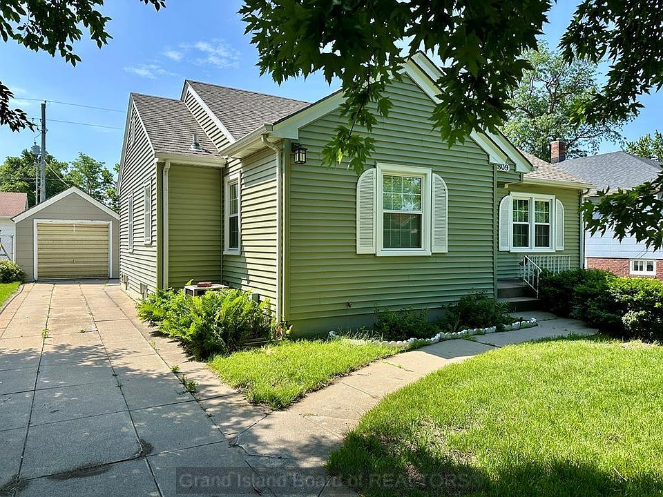 1st image of 1809 W Division St