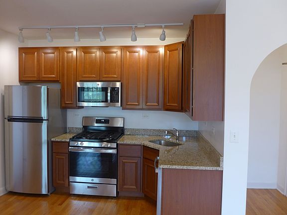 5th image of 2048 N Cleveland Ave #302
