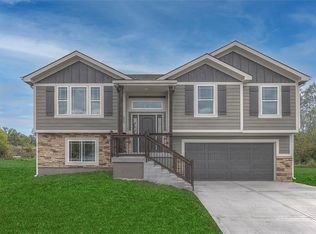 204 Elissa Dr, Raymore, MO 64083
