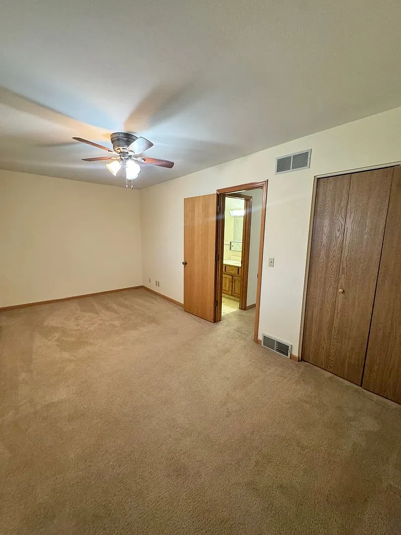 2723 N 93rd Street Apartments — Photo 3