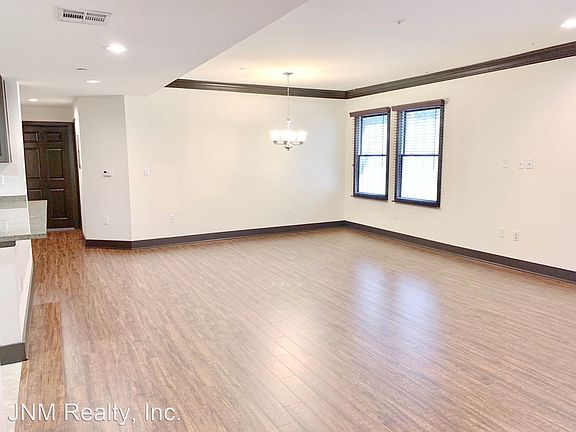 4th image of 11833 Darlington Ave #104