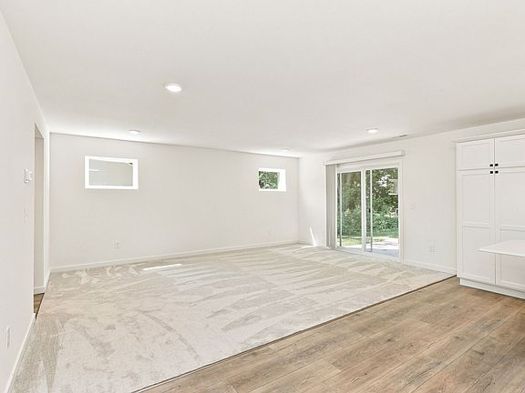 5th image of 1002 Chittock Ave