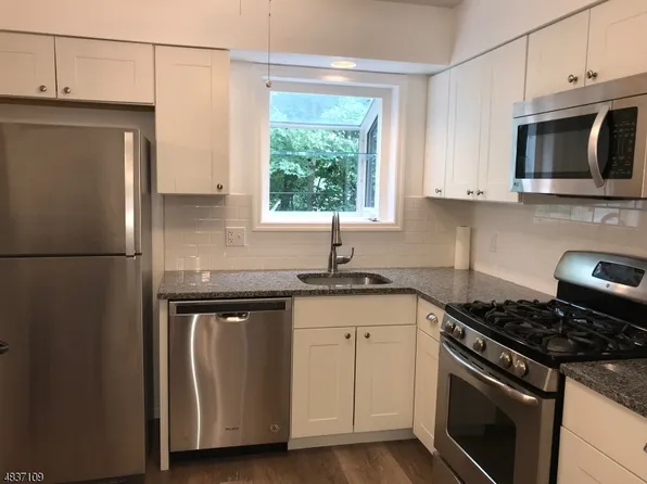 78 Village Dr #607, Hamburg, NJ 07419