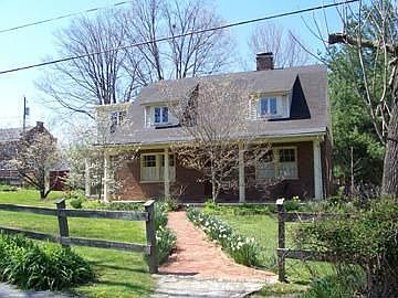 2nd image of 7 Estill St
