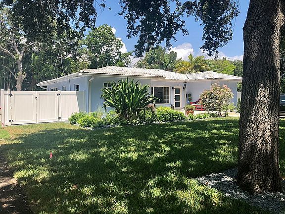 2nd image of 9376 NE 9th Pl