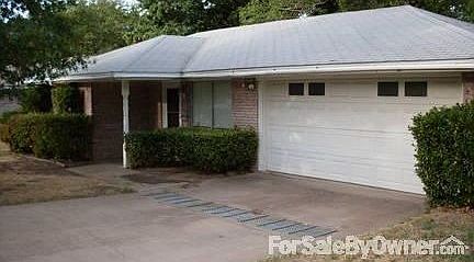 3rd image of 1505 Hillside Dr