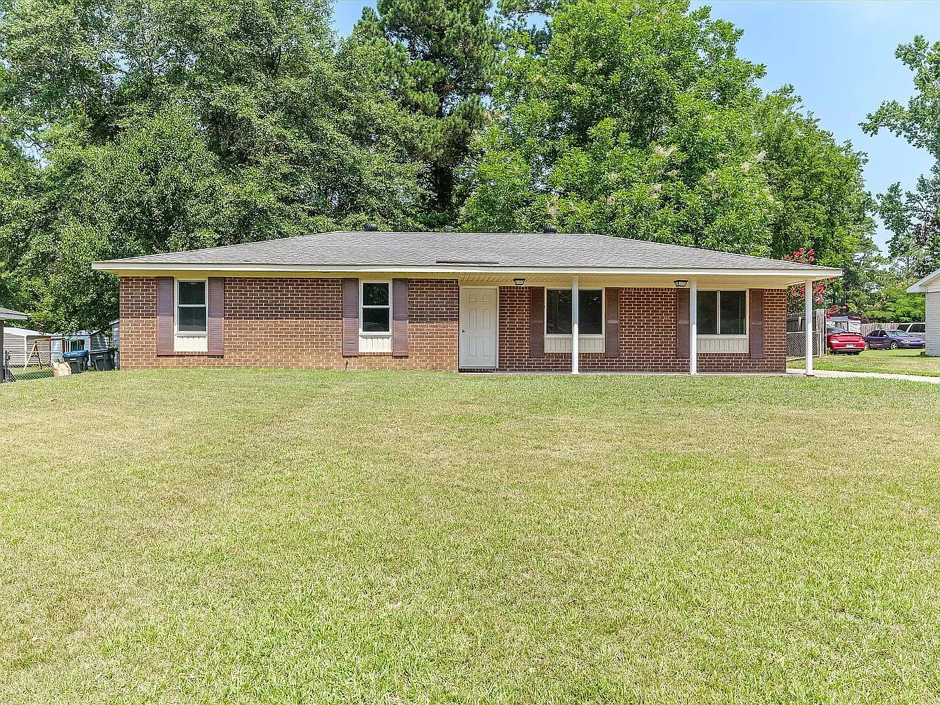 3 bed, 2.0 bath, 1400 sqft, $1,750 — Photo 2