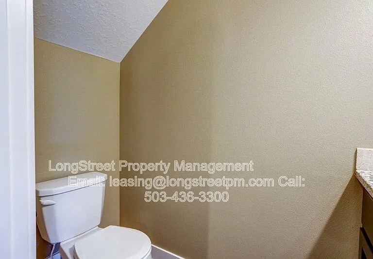 482 S Monmouth Ave — Photo 23