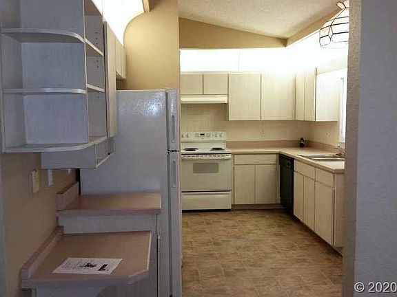 4th image of 3104 Queen Palm Dr