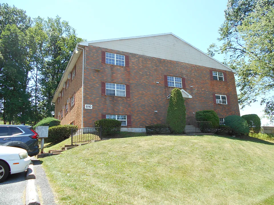 810 E Turner St #2