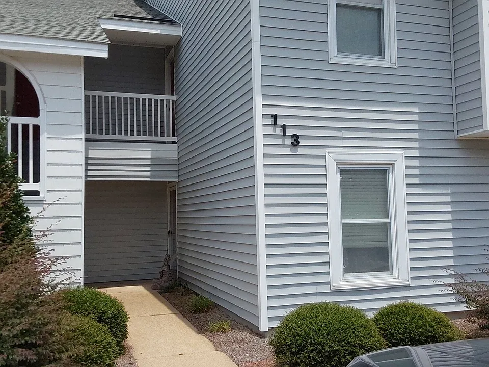 113 W Victoria Ct #C