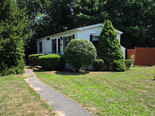 4 Foxtail Dr, Kingston, MA 02364