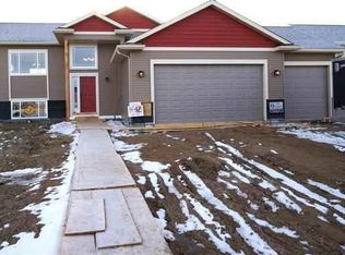 2716 Heritage Dr, Minot, ND 58703
