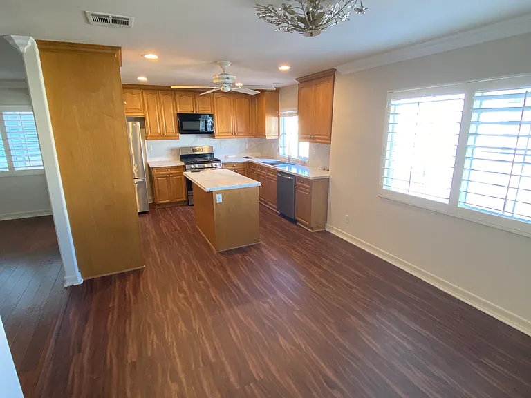 1458 Elin Pointe Dr — Photo 11