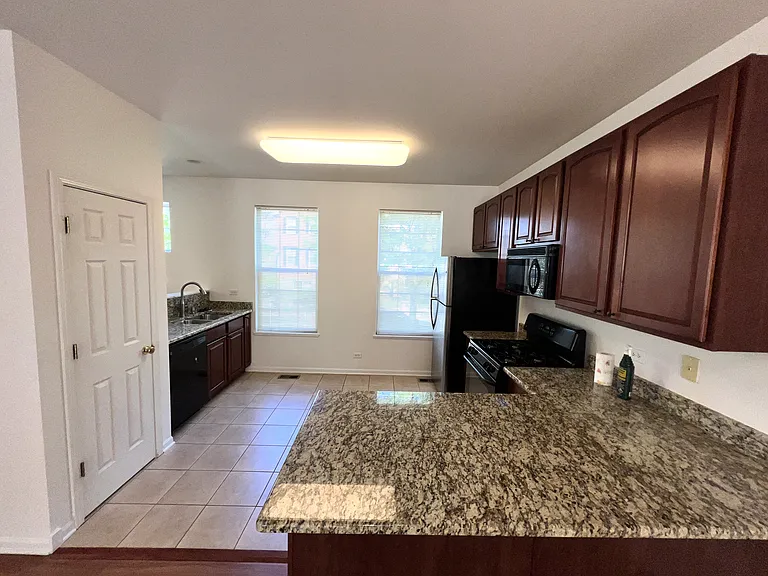 806 Lewisburg Ln — Photo 9