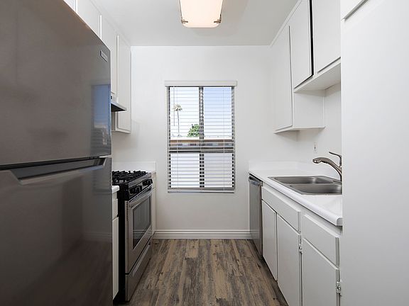 4th image of 1072 E Madison Ave E APT 36