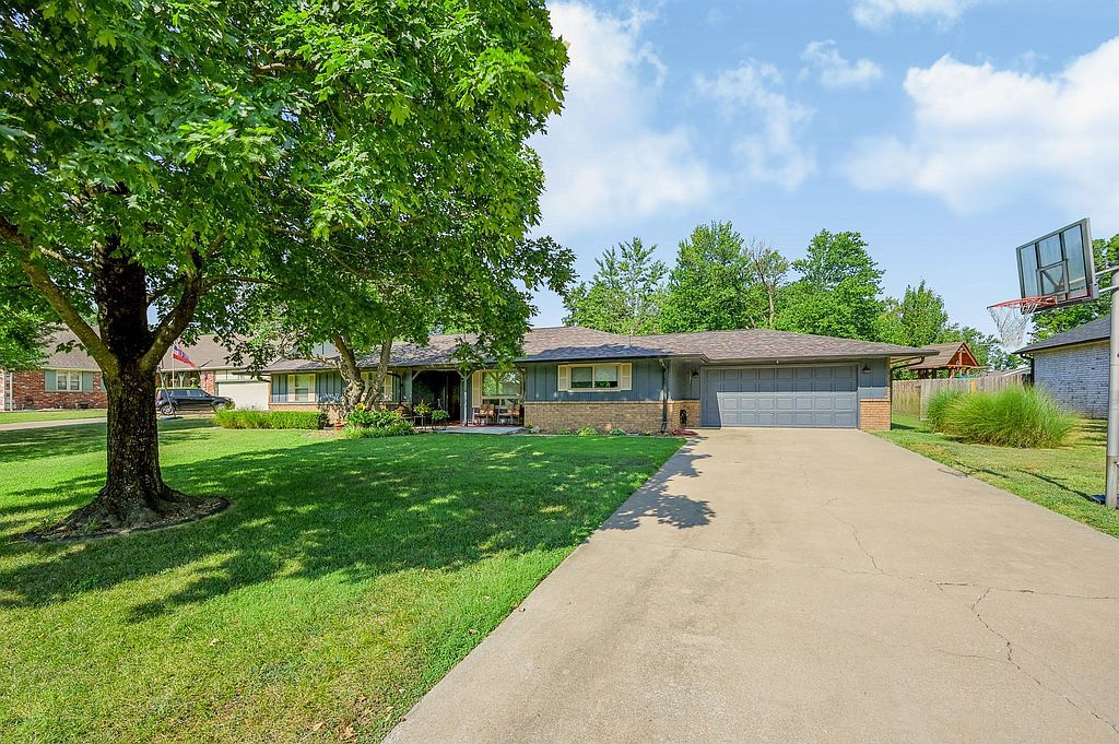 3324 S Park Ave - Property Image