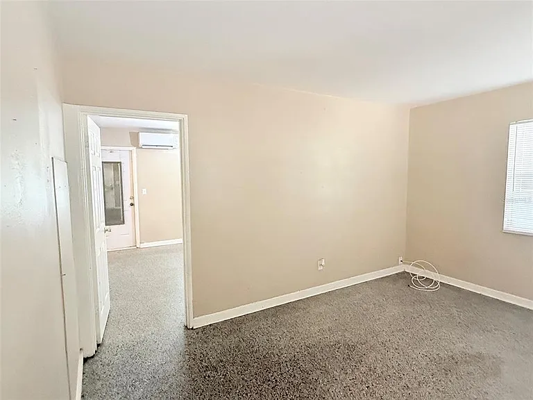 1304 Browning St — Photo 5