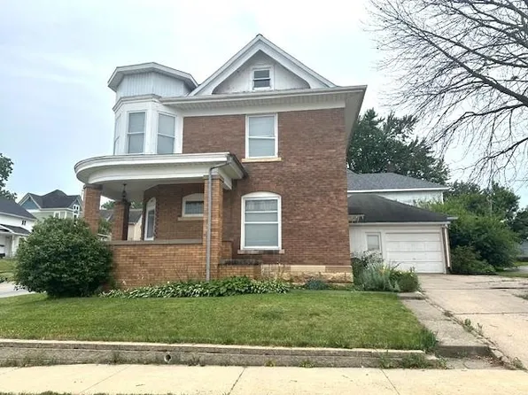 302 S Main St, Maquoketa, IA 52060