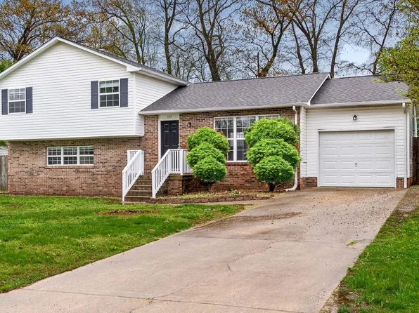 137 Oak Tree Dr, Oak Grove, KY 42262