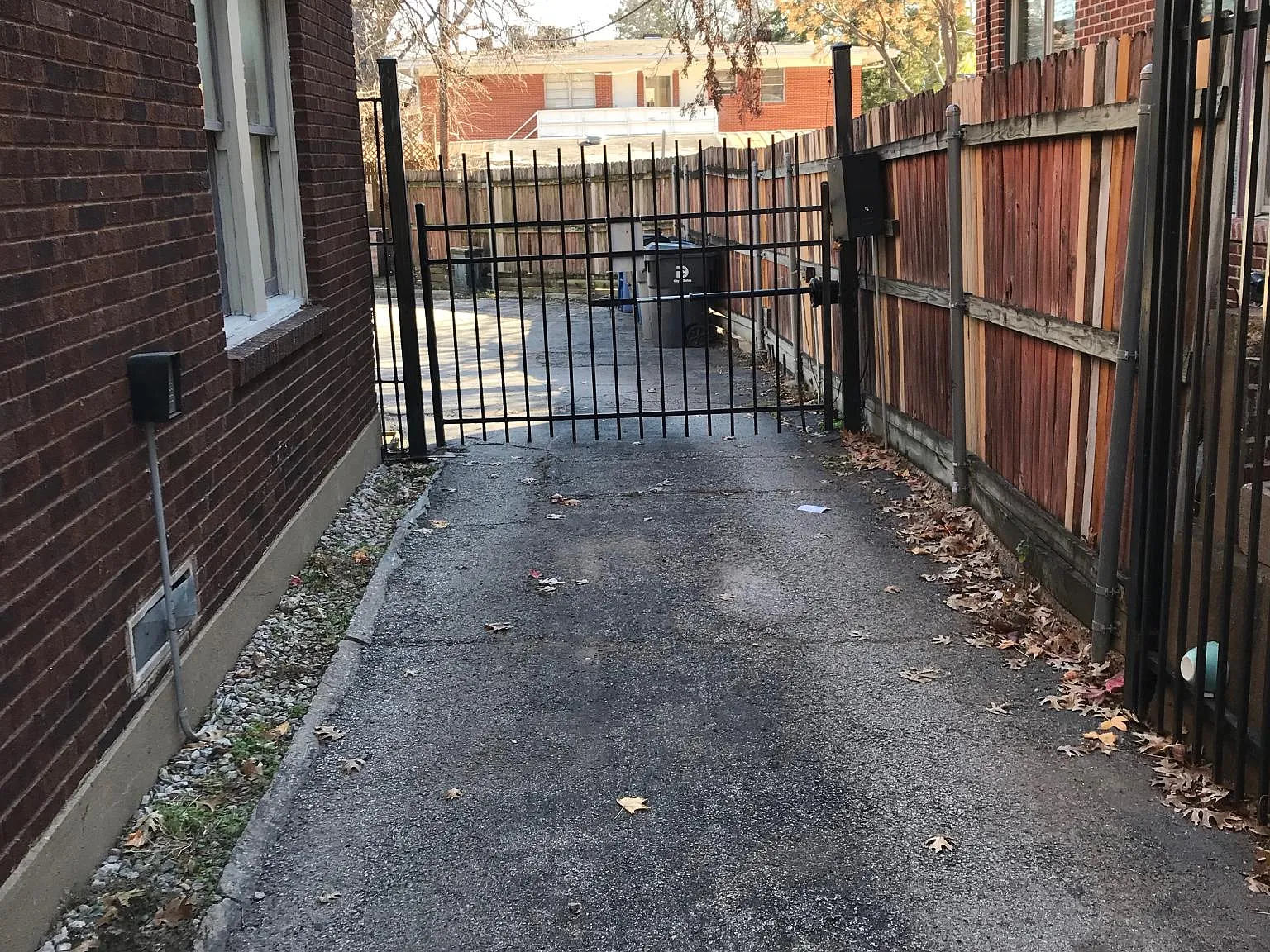 2 bed, 1.5 bath, 975 sqft, $1,550 — Photo 3