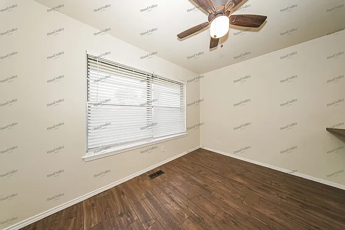 4 bed, 2.0 bath, 2319 sqft, $1,945 — Photo 4