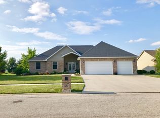 907 34th St, Peru, IL 61354