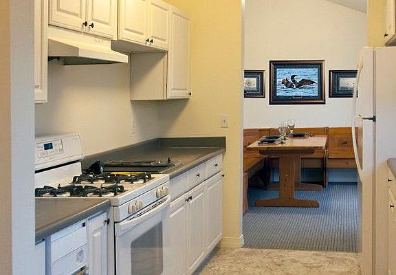 Gas stove, full oven, Jennaire grill, trash compactor...