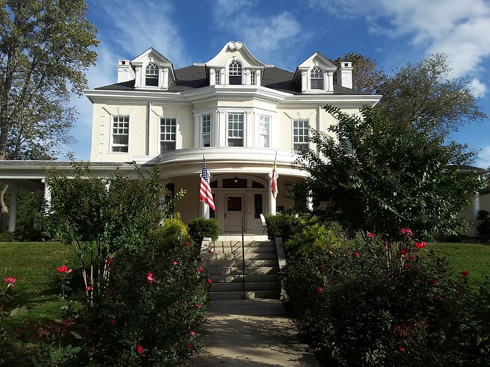 Front street view of apartment building