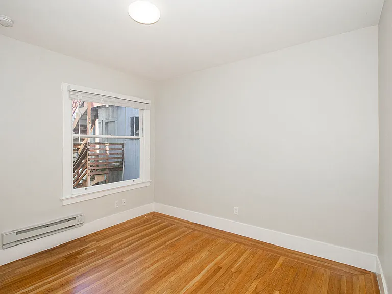 520 Scott — Photo 9