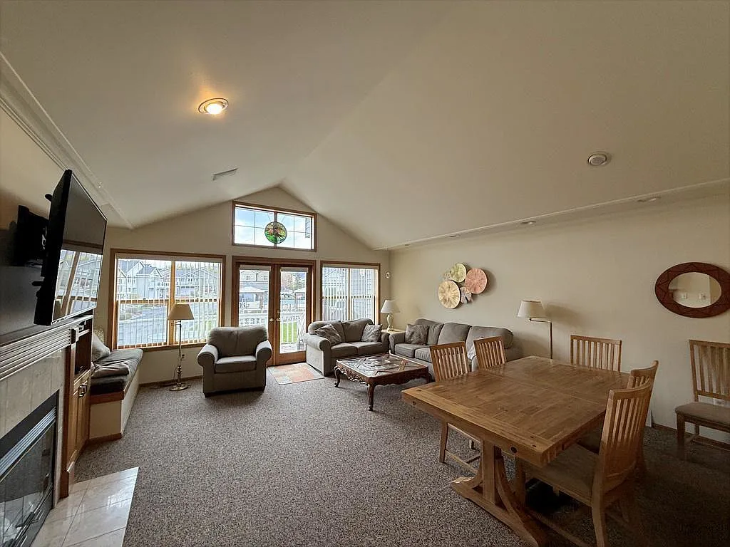 217 Parkway Drive - 1 — Photo 3