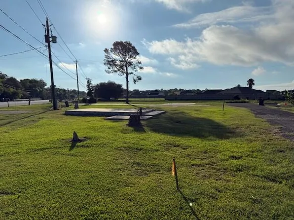 4828 W Bayshore Dr, Bacliff, TX 77518