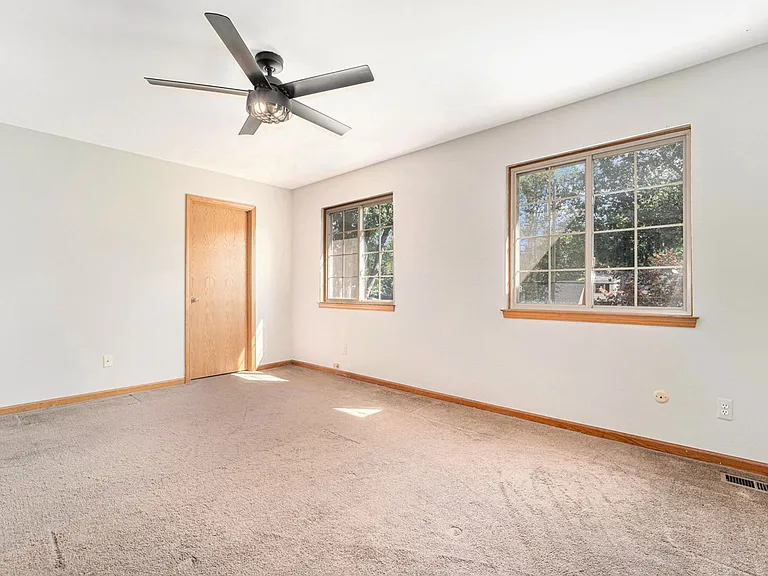 896 Saint Clair St — Photo 12